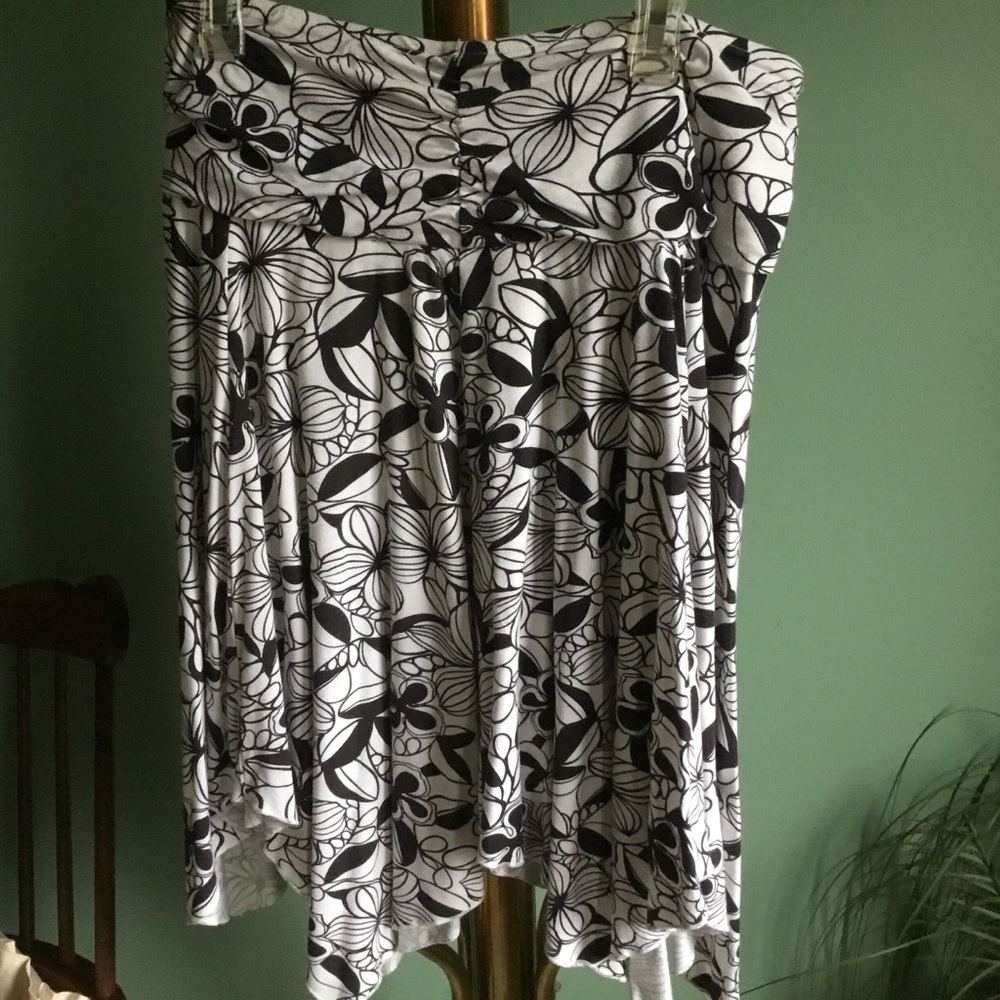 Black & Whiite Rayon Spandex Knit Skirt - Size S - EUC